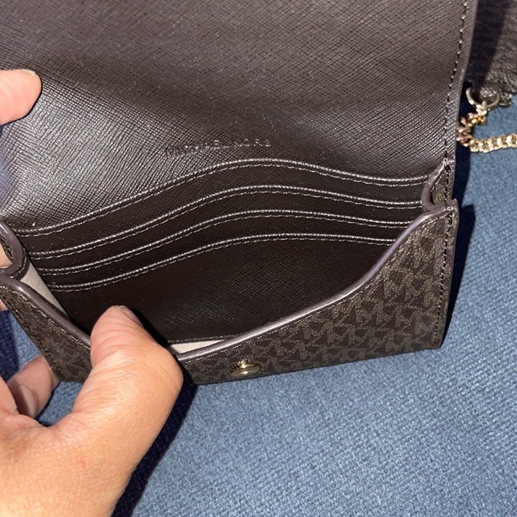 MICHAEL KORS card clutch with coin purse insert. - Picture 3 of 5